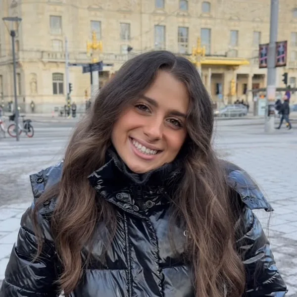 Laura Toth, poddvärd för ROT-podden